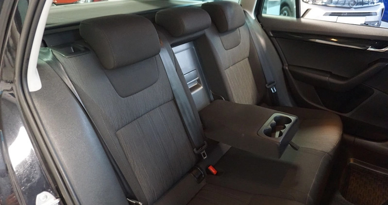 Skoda Octavia cena 72900 przebieg: 118283, rok produkcji 2018 z Wolin małe 667
